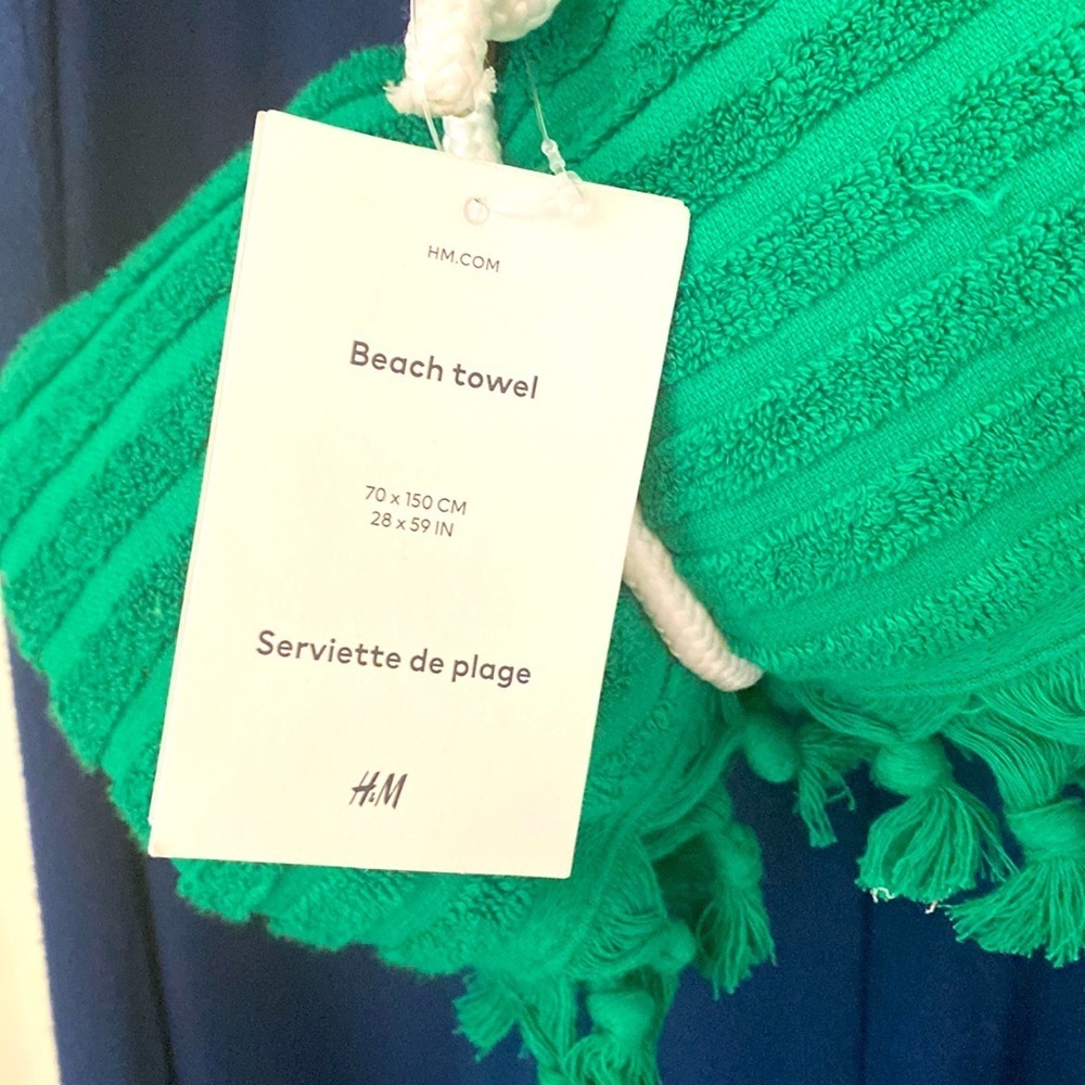 H&M Beach Towel & Carrying Strap - Picture 3 of 7